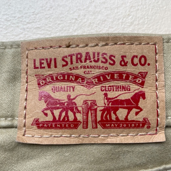 Levi’s 711 Jeans - Picture 2 of 3